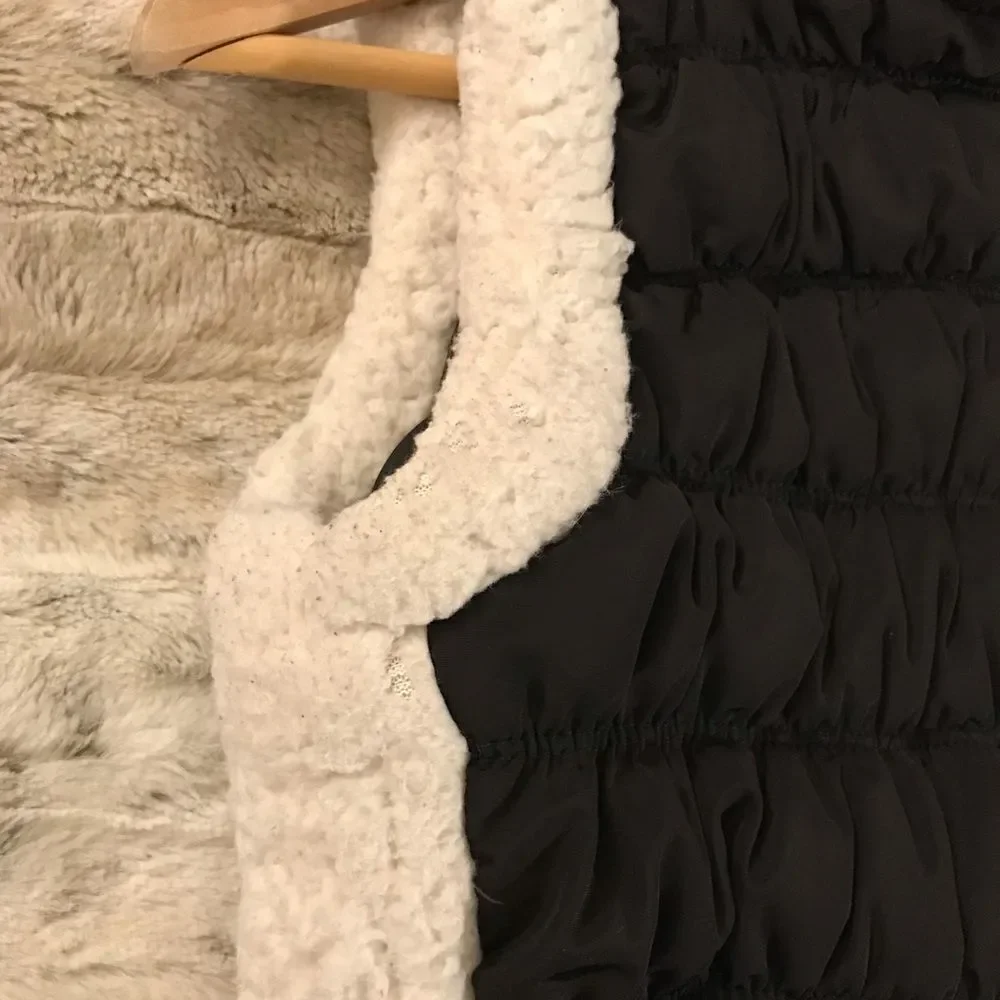 : : Calvin Klein Performance Sherpa Wool Style Trimmed Vest Jacket : :